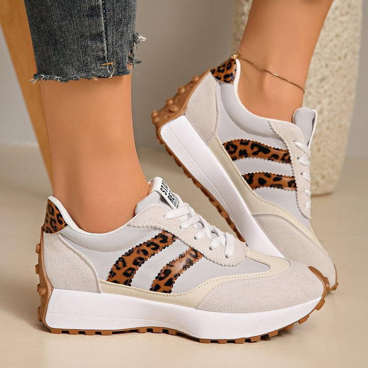 Damen Plateau-Laufsneaker mit Wildlederoptik und Leo-Akzenten Echo Archiv
