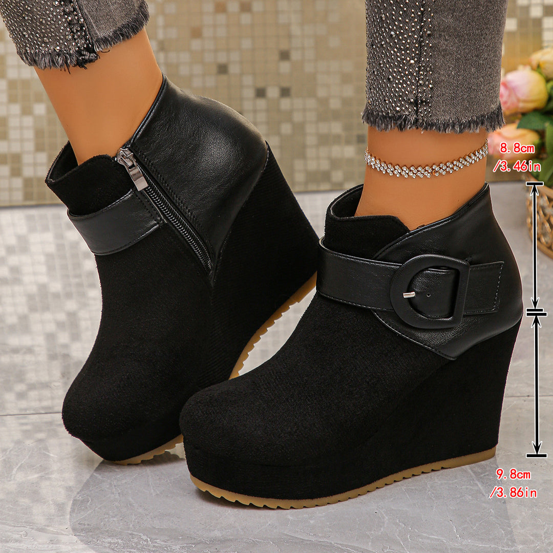 Damen Modische Wedge Stiefeletten mit Reißverschluss und Schnallen-Detail – Varelle