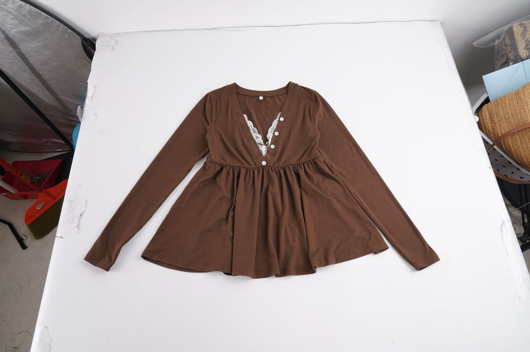 Damen Babydoll-Longsleeve mit Spitzen‑Einsatz, V‑Ausschnitt und Knopfdetail – Élovi