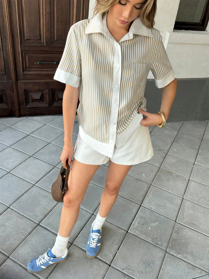 Damen Kurzarm-Bluse mit Kontrastkragen, Manschetten und Streifenstruktur Echo Archiv