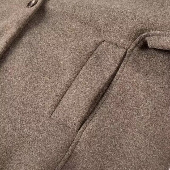 Damen Kurzjacke im Boxy‑Schnitt mit V‑Ausschnitt und Zwei‑Knopf‑Verschluss Echo Archiv