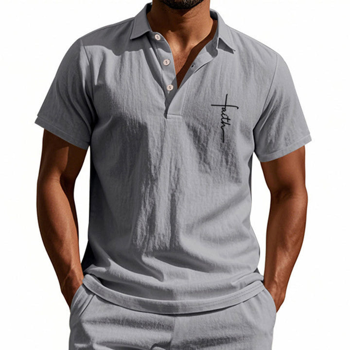 Herren Kurzarm-Poloshirt mit edlem Knopfdesign und dezentem Muster Echoarchiv