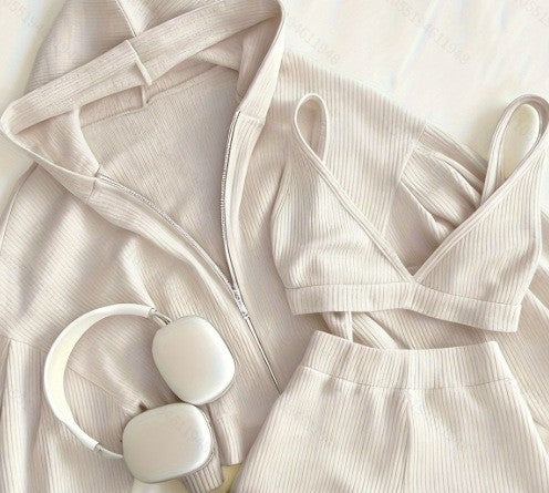 Damen Geripptes Lounge-Set mit Reißverschluss-Hoodie, Stretch-Bralette und High-Waist-Shorts Echoarchiv