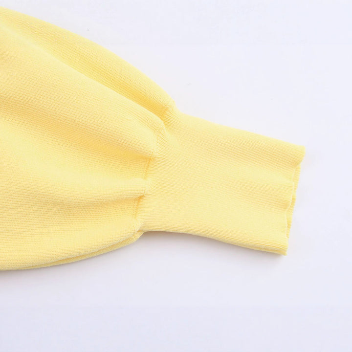 Damen Kurz geschnittener Strickcardigan mit Ballonärmeln und dekorativen Schmuckknöpfen Echoarchiv