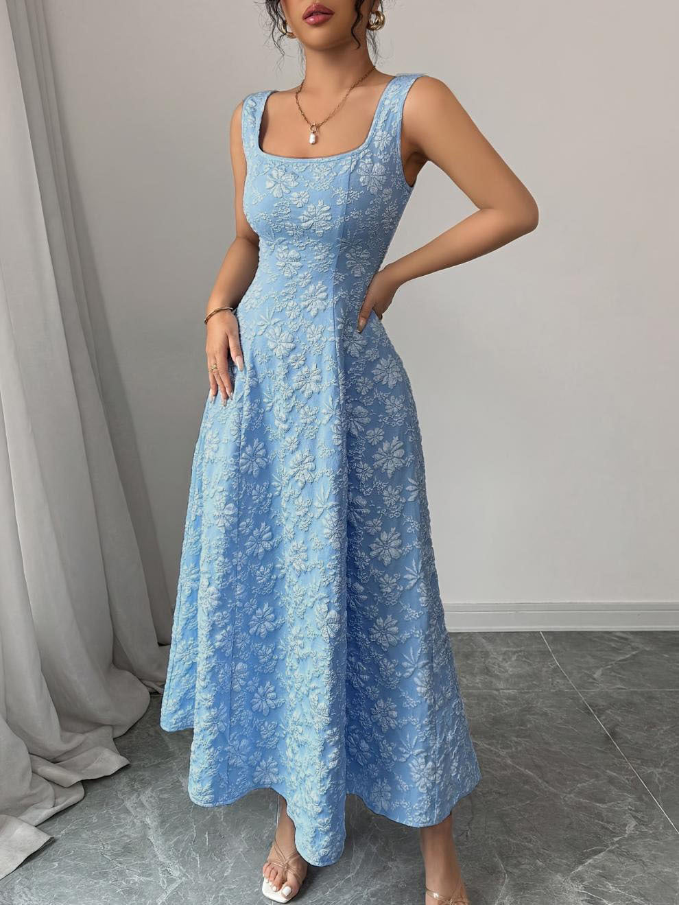 Damen Elegantes Maxikleid mit floralem Design und Quadrat-Ausschnitt Echo Archiv