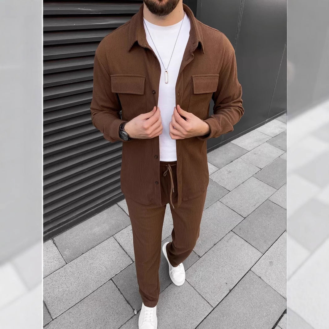 Herren modische Freizeithose mit passendem Hemd Echoarchiv