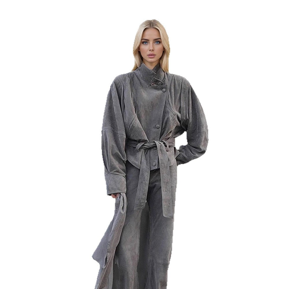 Damen Kurzjacke aus Veloursleder‑Optik mit hohem Stehkragen, Taillengürtel und kastiger Oversize‑Silhouette Echoarchiv