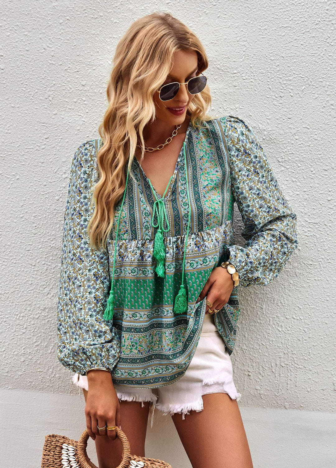 Damen lockere Boho-Tunika-Bluse mit V-Ausschnitt, Quasten-Tie und gerafften Ballonärmeln – Élovi