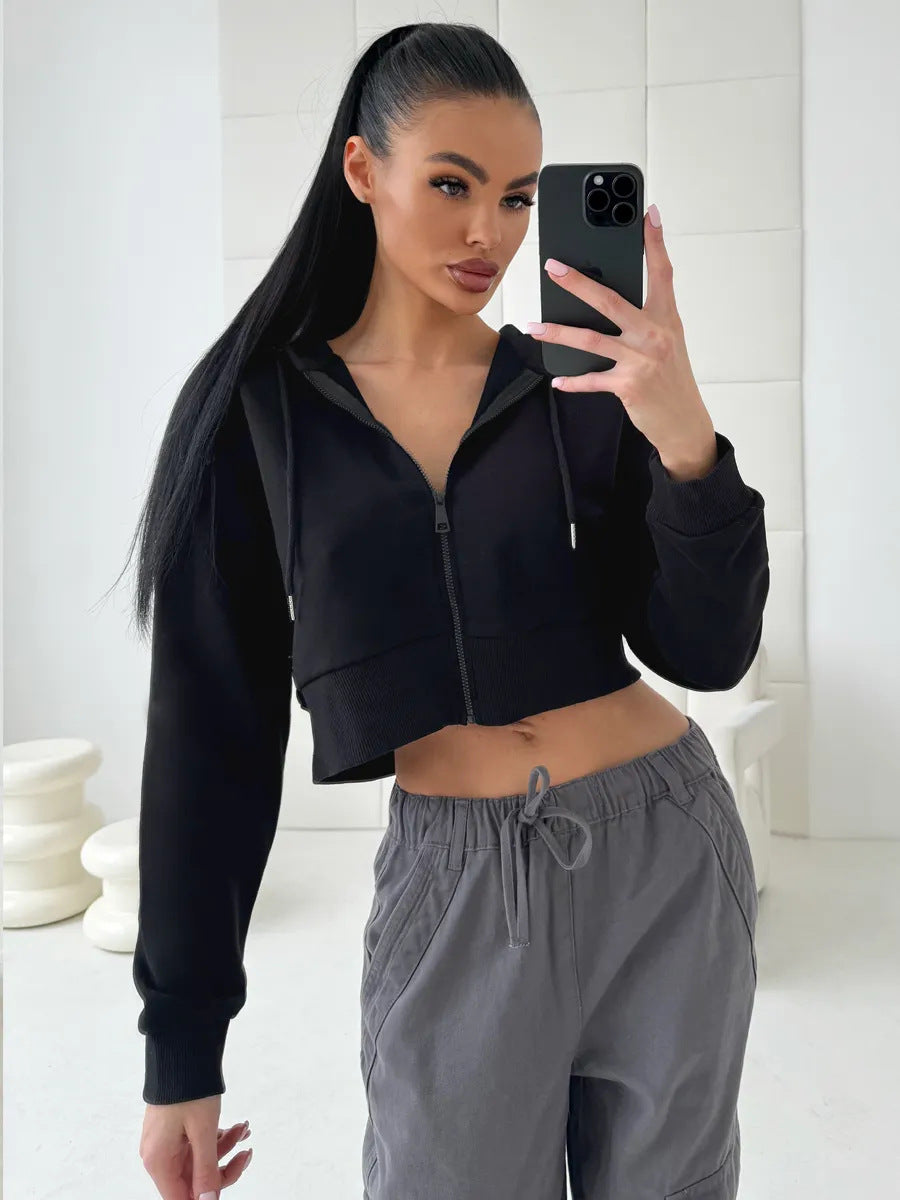 Damen Cropped Kapuzenjacke mit kurzem Reißverschluss und breitem Rippbund – Auréline