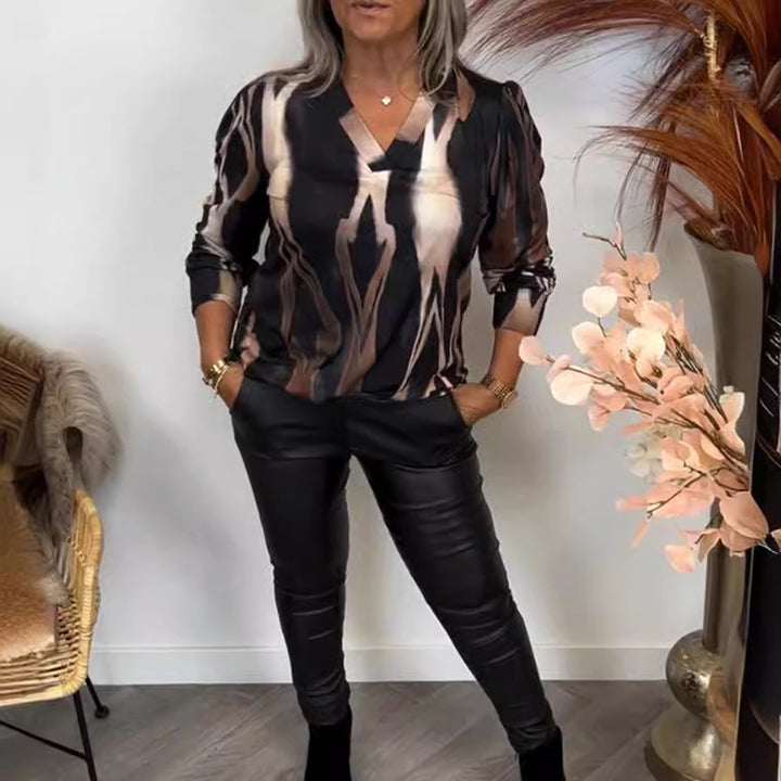 Damen nan stylisches Casual-Set aus V-Ausschnitt-Printshirt und Lederoptik-Leggings Echo Archiv