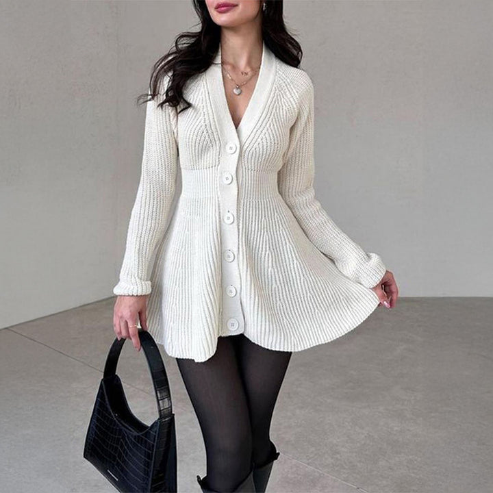 Damen tailliertes Strickkleid mit durchgehender Knopfleiste, V‑Ausschnitt und ausgestelltem A‑Linien‑Rock – Élara