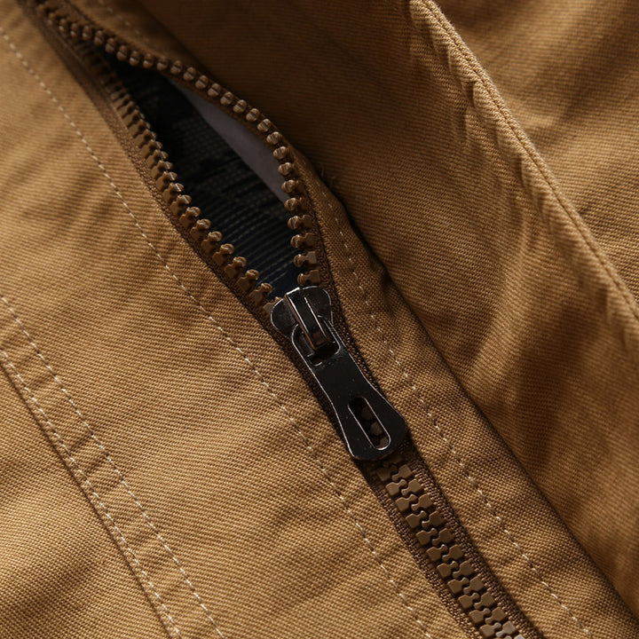 Herren nan leichtgewichtige Canvas-Utility-Jacke mit gesteppter Innenfütterung, verdecktem Zweiwege-Reißverschluss und elastischen Bündchen Echo Archiv