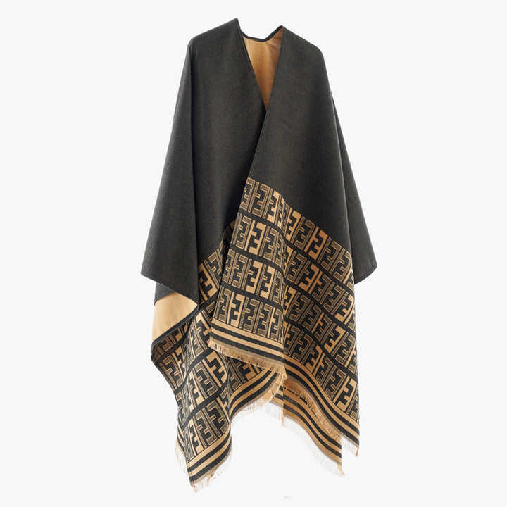 Damen Eleganter Cape-Überwurf im Kimono-Schnitt mit eingewebtem Monogramm und Fransensaum Echo Archiv