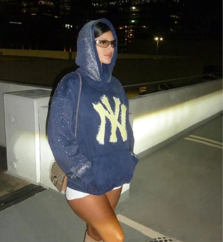 Damen nan übergroßer Kapuzenpullover aus Samtfleece mit markantem Logoprint, Glitzerbesatz und Kängurutasche Echo Archiv
