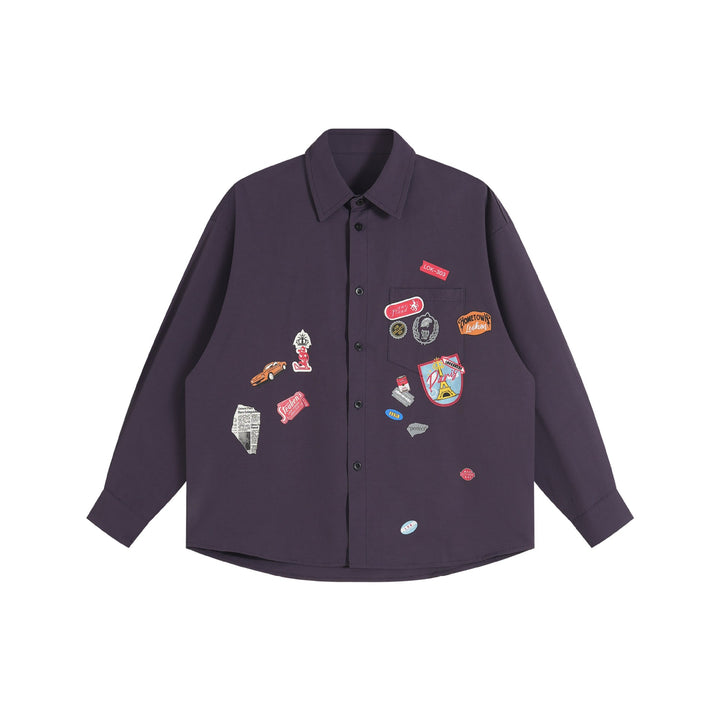 Unisex Lockeres Button-Down-Hemd mit vintage-inspirierten Emblem-Patches und Brusttasche Echoarchiv
