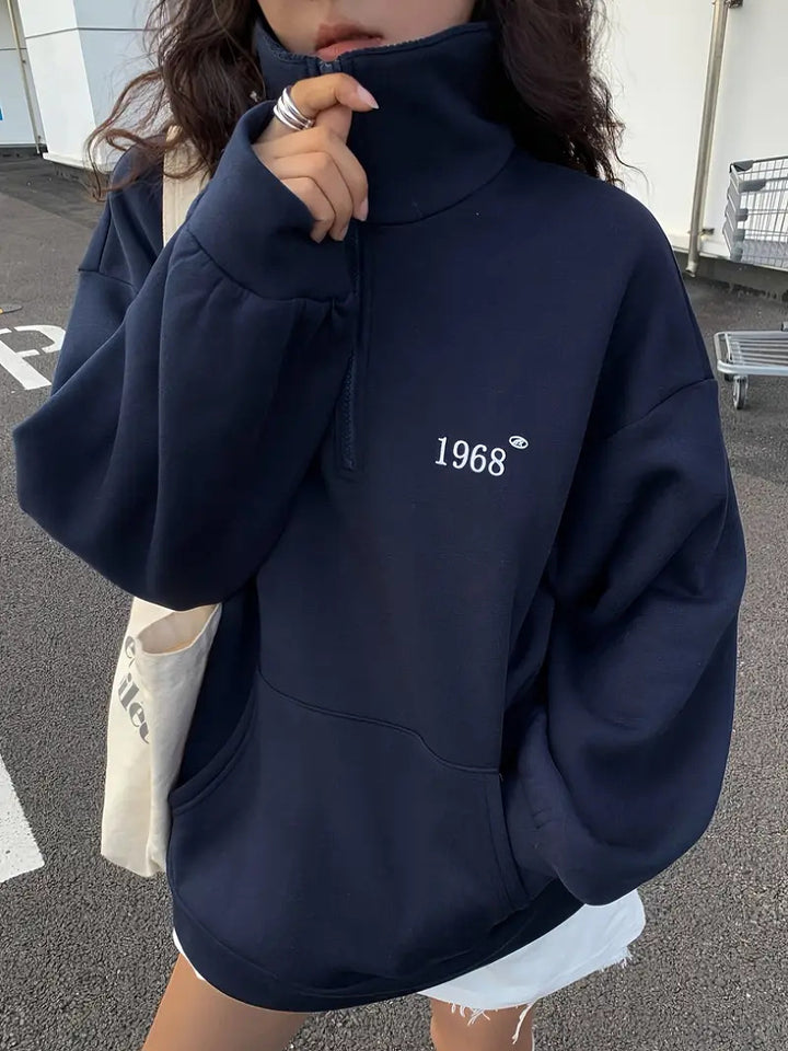 Damen Oversized Sweatshirt mit halbem Reißverschluss, hohem Stehkragen und Kängurutasche – Avérine
