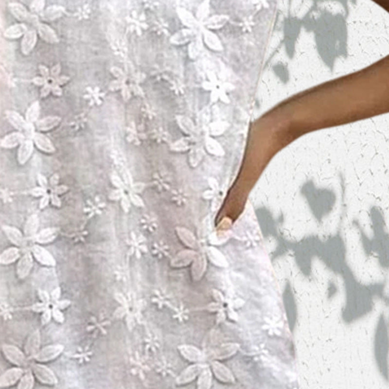 Damen nan leichter Kurzoverall mit floraler dreidimensionaler Stickerei, verstellbaren Bindeträgern und lockerer A-Linien-Silhouette Echo Archiv