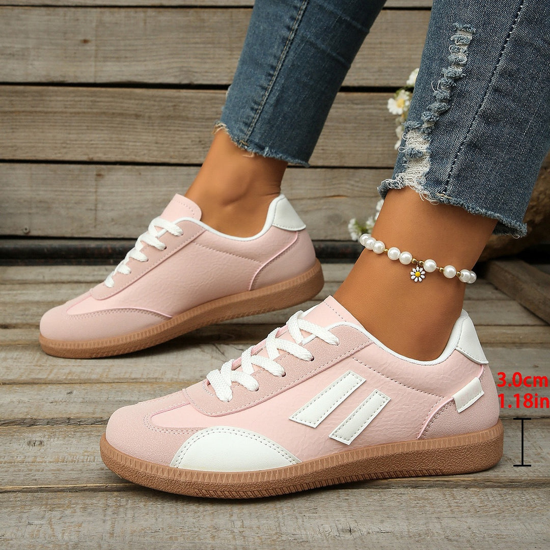 Damen Retro-Sneaker mit Gummisohle, leichtem Textilfutter und Komfortfußbett – Névara
