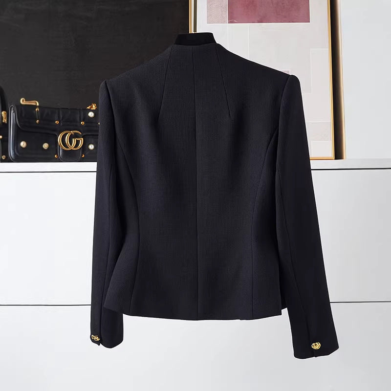 Damen Eleganter Blazer mit goldenem Knopfdetail Echoarchiv