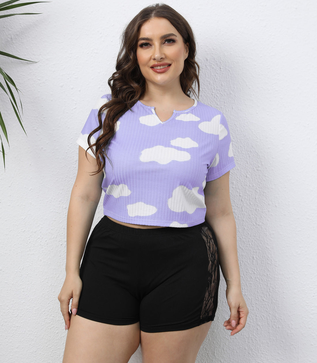 Damen cropped T-Shirt mit Wolkenmuster und elastischem Bund – Orélia