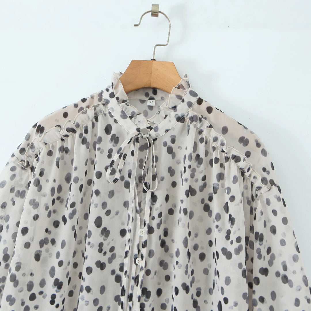 Damen Chiffonbluse mit Volant-Stehkragen, Bindeband, Knopfleiste und ballonförmigen Ärmeln – Élovi