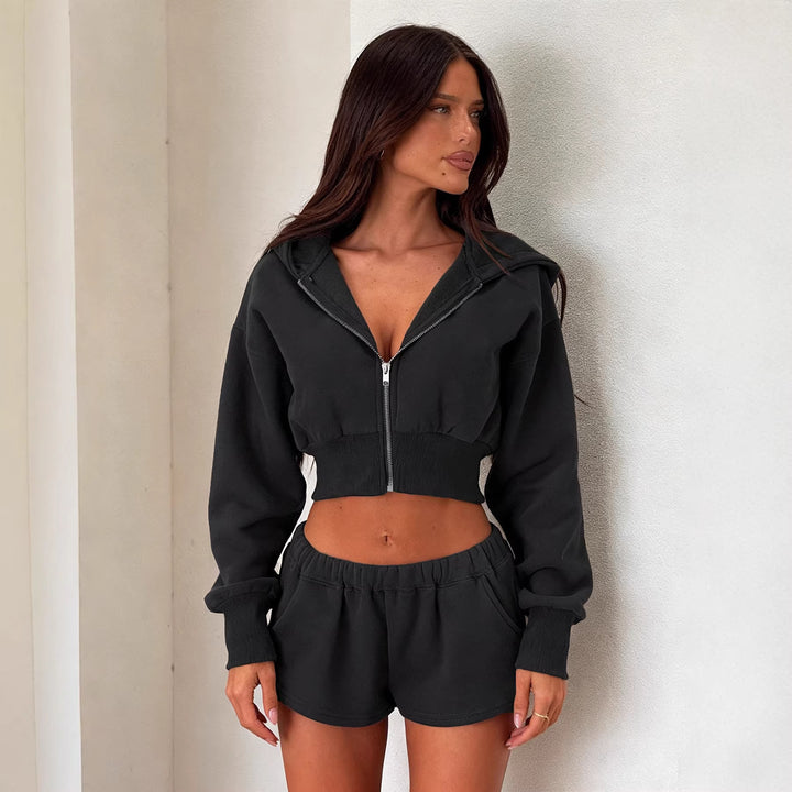 Damen Kurzes Kapuzen-Sweatset mit Reißverschluss, tailliertem Cropped-Hoodie und hochgeschnittenen Relax-Shorts Echo Archiv