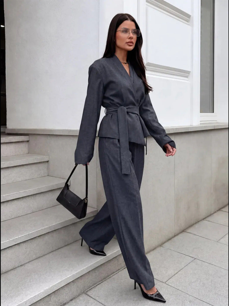 Damen Elegantes Wickelblazer-Set mit Taillengürtel und weiter Bundfaltenhose Echoarchiv