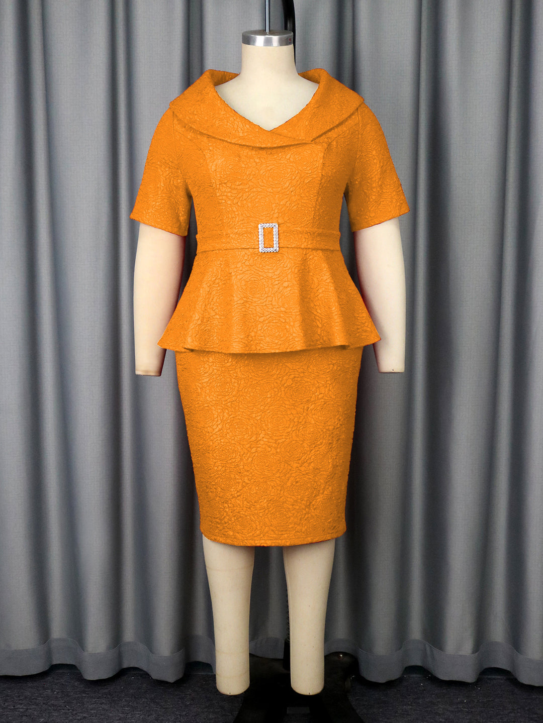 Damen figurbetontes Peplum-Kleid mit Raffinierter Taillierung Echo Archiv