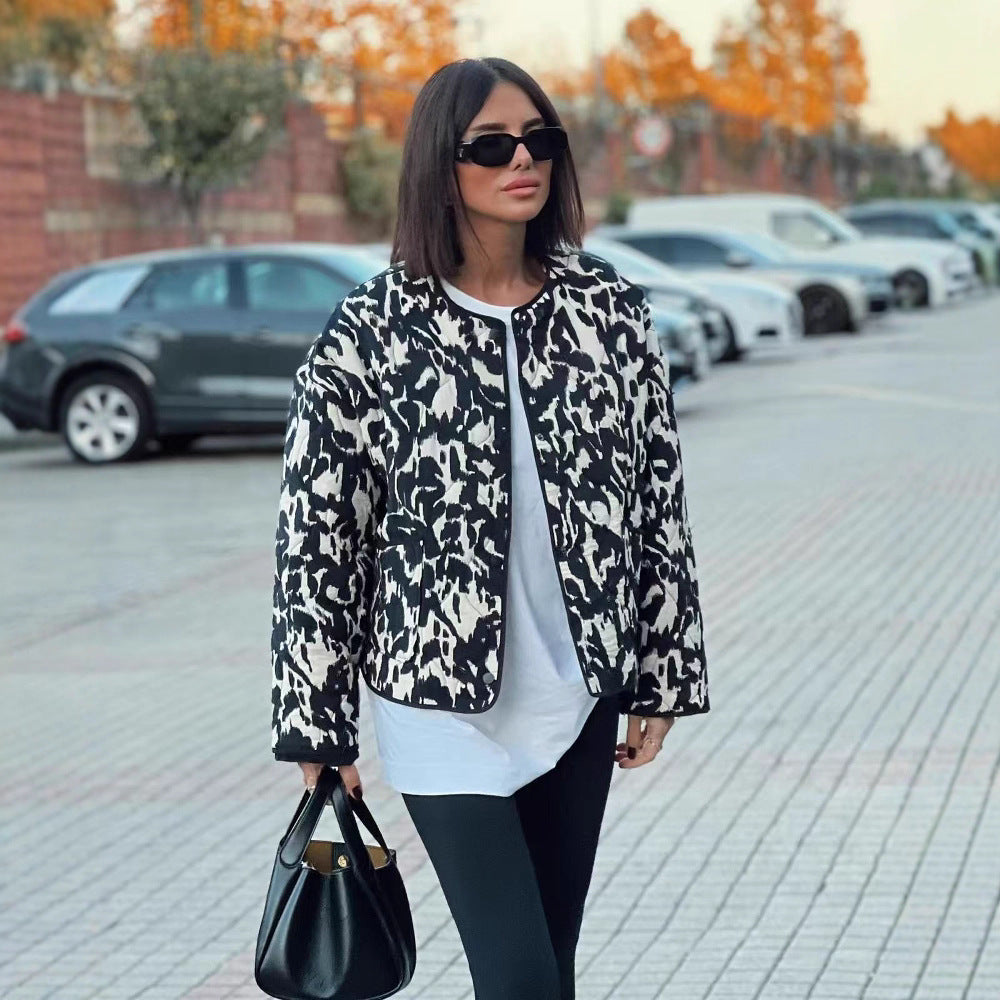 Damen Steppjacke im Oversize-Boxy-Schnitt mit rundem Halsausschnitt und abstraktem Animal-Print Echo Archiv