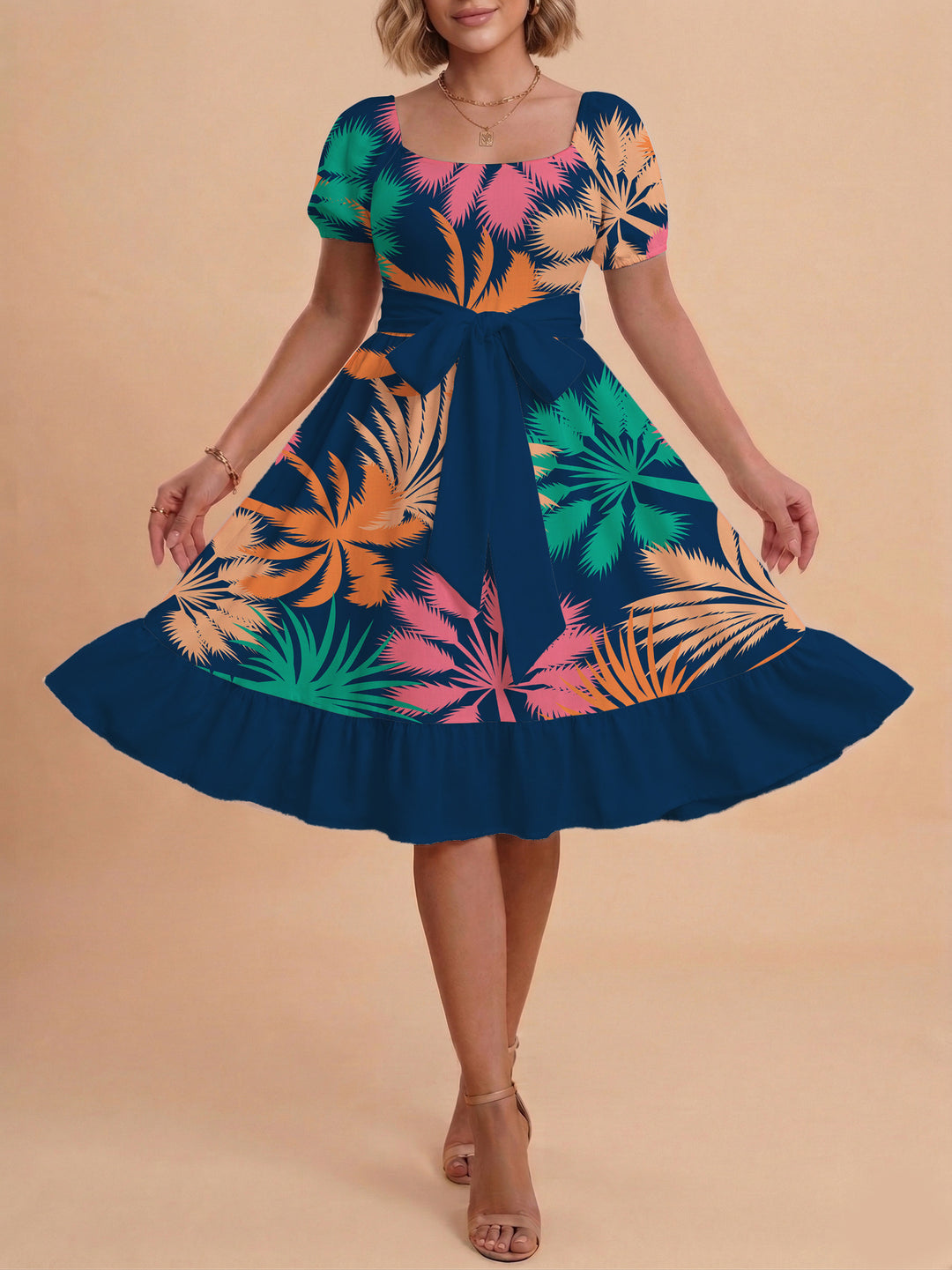 Damen Kleid mit tailliertem Schnitt und verspieltem Blumenmuster Echo Archiv