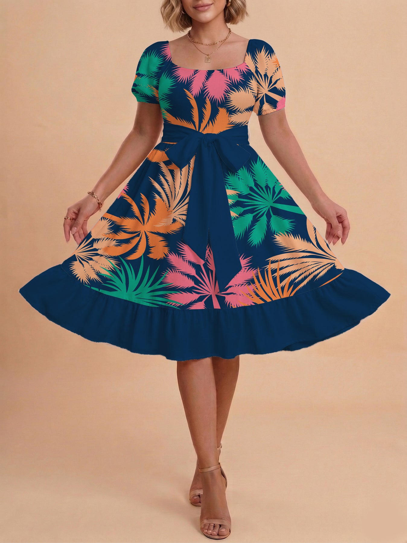 Damen Kleid mit tailliertem Schnitt und verspieltem Blumenmuster Echo Archiv