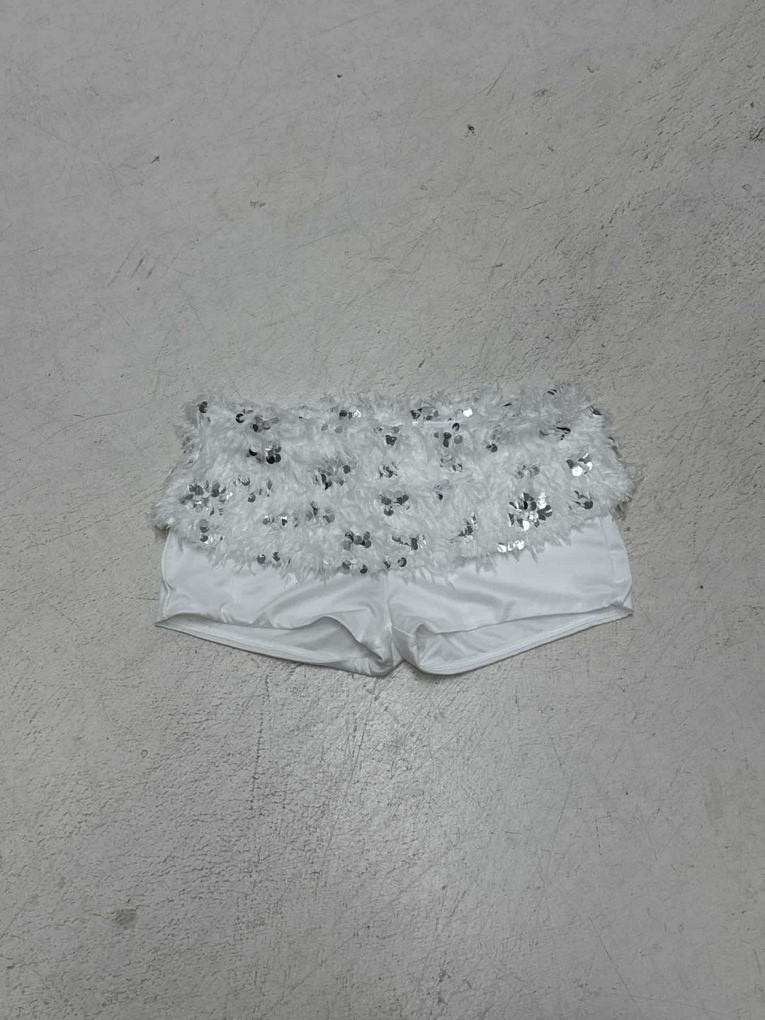 Damen schickes Oberteil und Shorts-Set mit funkelnden Pailletten und dekorativen Federn Echo Archiv