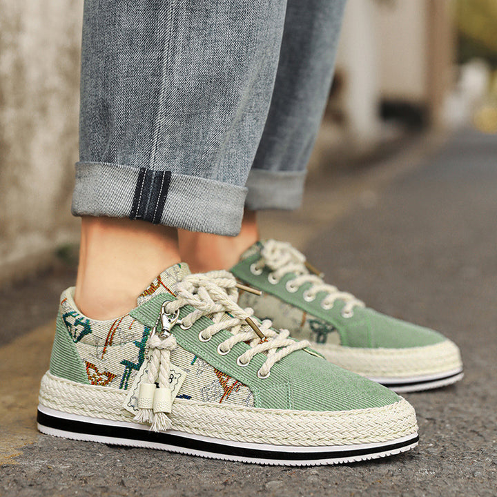 Damen Plateau-Espadrille-Sneaker mit besticktem Canvas, Quastenanhänger und geflochtener Bastsohle – Névara