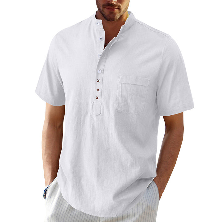 Herren Kurzarm-Henley-Shirt mit strukturiertem Kragen und eleganten Knopfdetails Echoarchiv