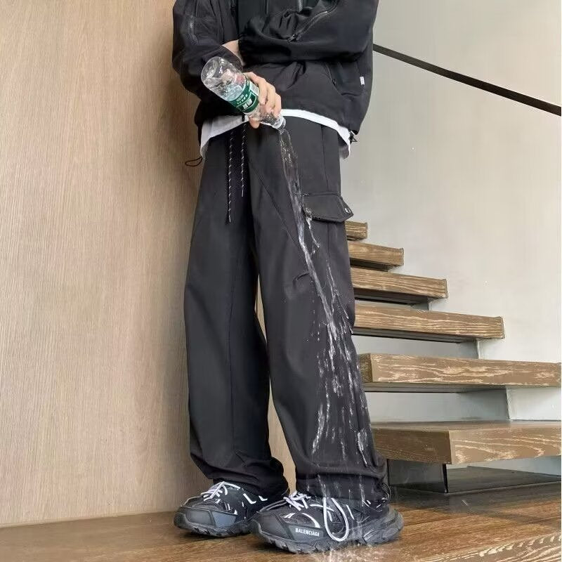 Herren Funktionale Cargo-Hose mit wasserabweisenden Eigenschaften und praktischen Taschen Echoarchiv