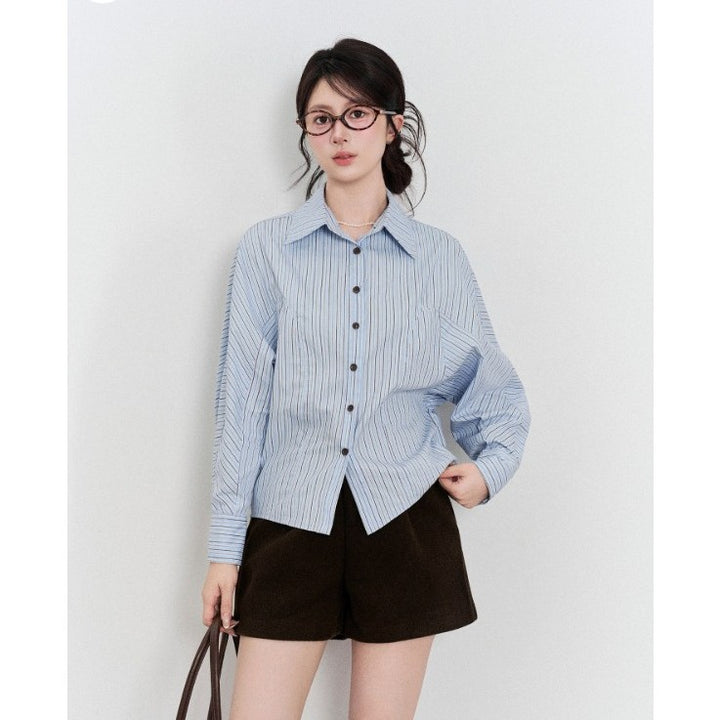 Damen Oversize-Hemdbluse mit feinen Nadelstreifen, weiten Ärmeln und lässigem Saum Echoarchiv