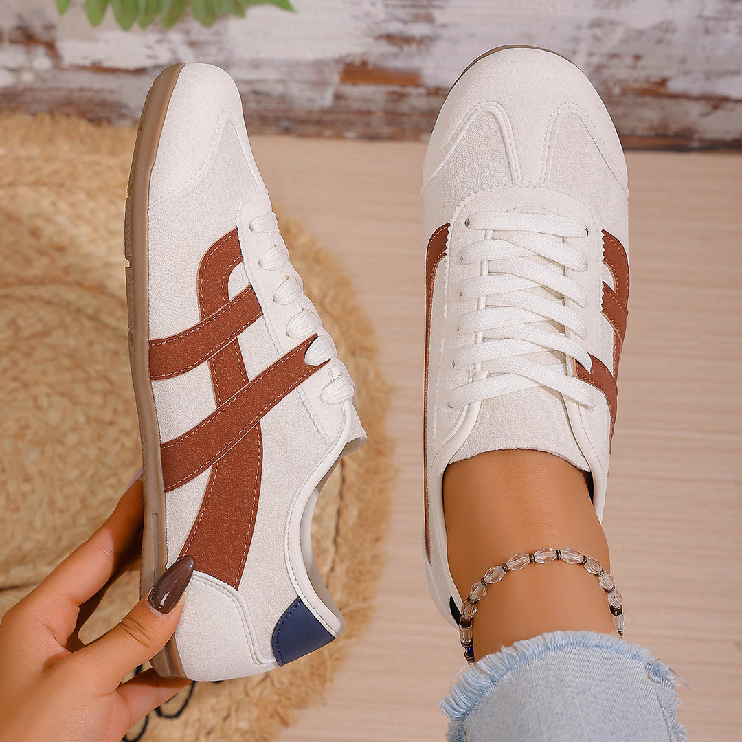 Damen Retro-Runner Slim Sneaker mit flacher Gummisohle und Zierstreifen – Névara