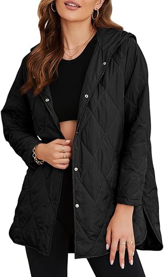 Damen gesteppte Kapuzenjacke mit Oversize-Schnitt, Druckknopfverschluss und Seitenschlitzen Echo Archiv