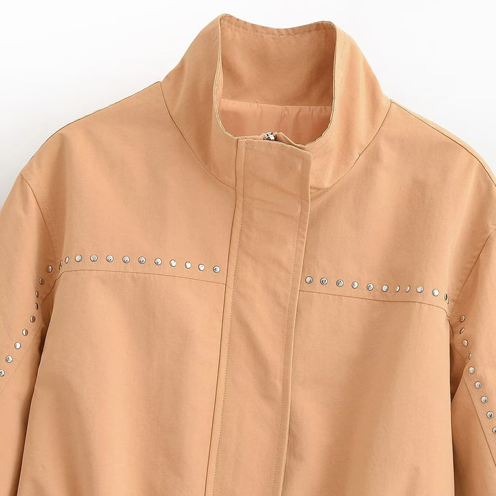 Damen Kurzjacke mit Nietenbesatz, Stehkragen und Taillengürtel Echoarchiv