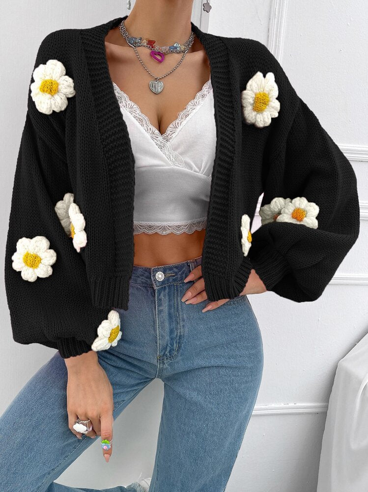 Damen Kurzgeschnittener Grobstrick-Cardigan mit 3D-Blütenapplikationen – Veloura