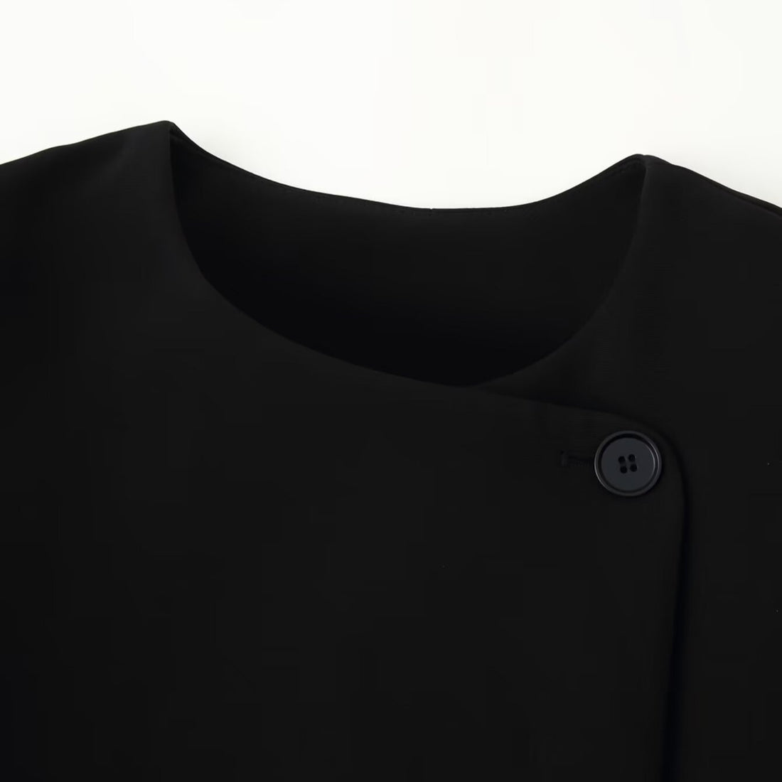 Damen Minimalistische Kurzjacke mit asymmetrischer Blende und Rundhalsausschnitt Echoarchiv