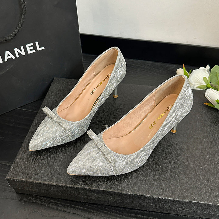 Damen Glänzende spitz zulaufende Stiletto‑Pumps mit Zier‑Schleife Echo Archiv
