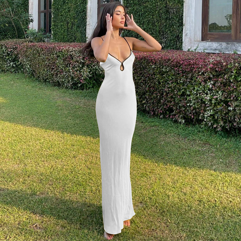 Damen Elegantes Satin-Maxikleid mit verstellbaren Spaghettiträgern und tiefem V-Ausschnitt Echo Archiv