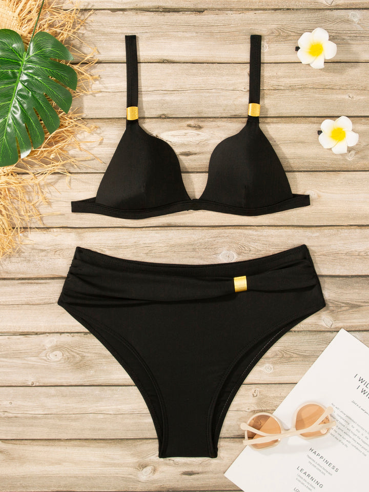 Damen Bikini mit elegantem Design und goldenem Akzent Echo Archiv