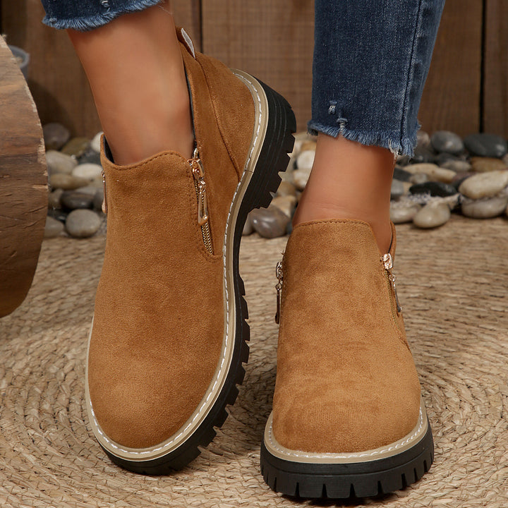 Damen Ankle-Boots mit Profilsohle, seitlichem Reißverschluss und gepolstertem Komfortschaft – Varelle
