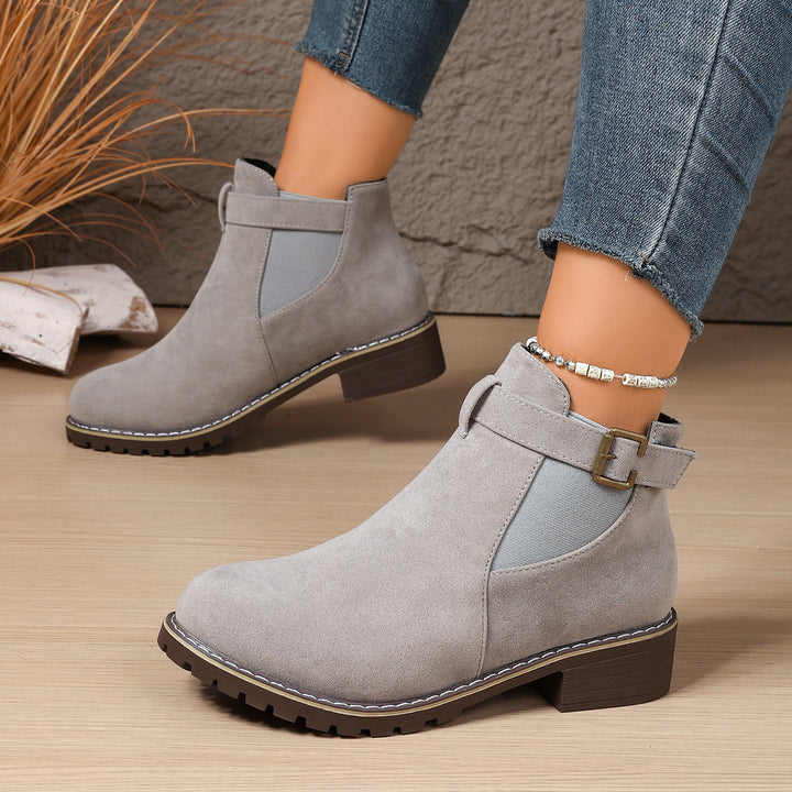 Damen Stiefelette mit Velours-Optik, elastischem Einsatz und Schnallenriemen Echoarchiv