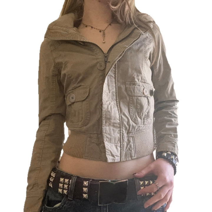Damen nan kurze Utility-Blousonjacke mit hohem Stehkragen, Pattentaschen und elastischem Bund Echo Archiv