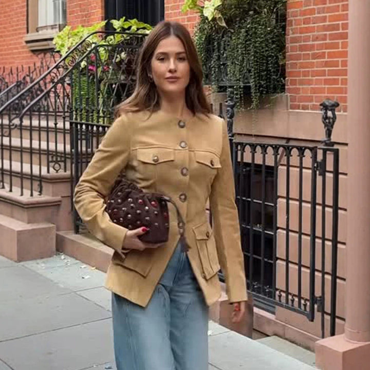 Damen Kurzjacke im Military-Utility-Stil mit aufgesetzten Pattentaschen und Rundhalsausschnitt Echoarchiv