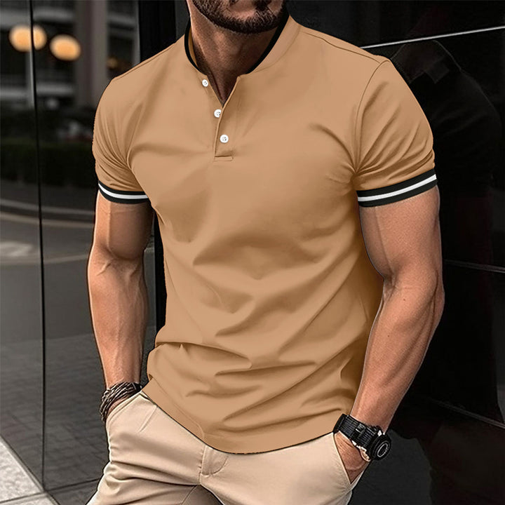 Herren Poloshirt mit modischem Henley-Kragen und sportlichen Akzenten Echoarchiv