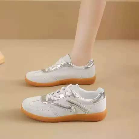 Damen Retro‑Sneaker mit Gumsohle, Kontraststreifen und gepolstertem Komfortfußbett – Névara